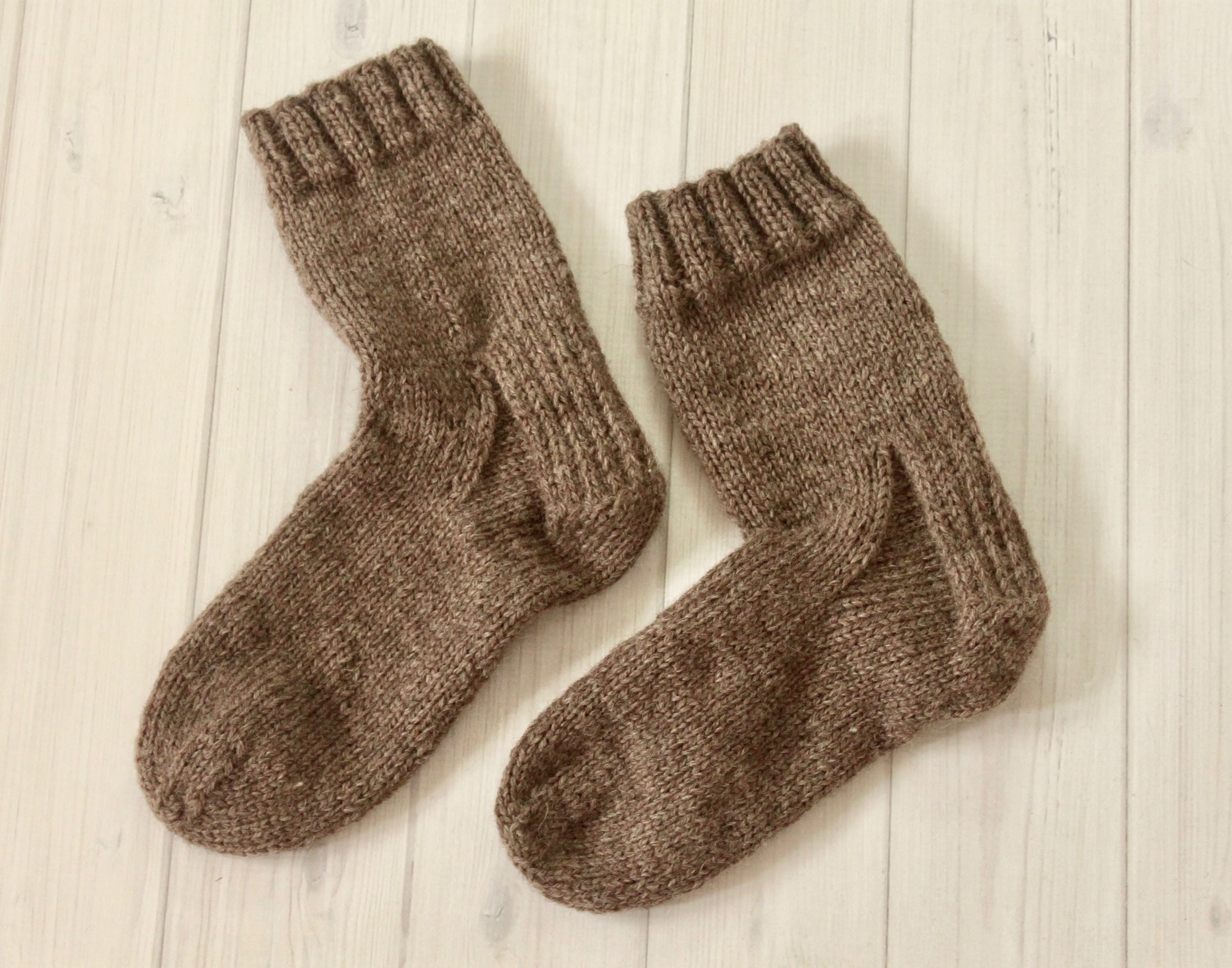 Knitting Socks For the First Time - Artisan in the Woods